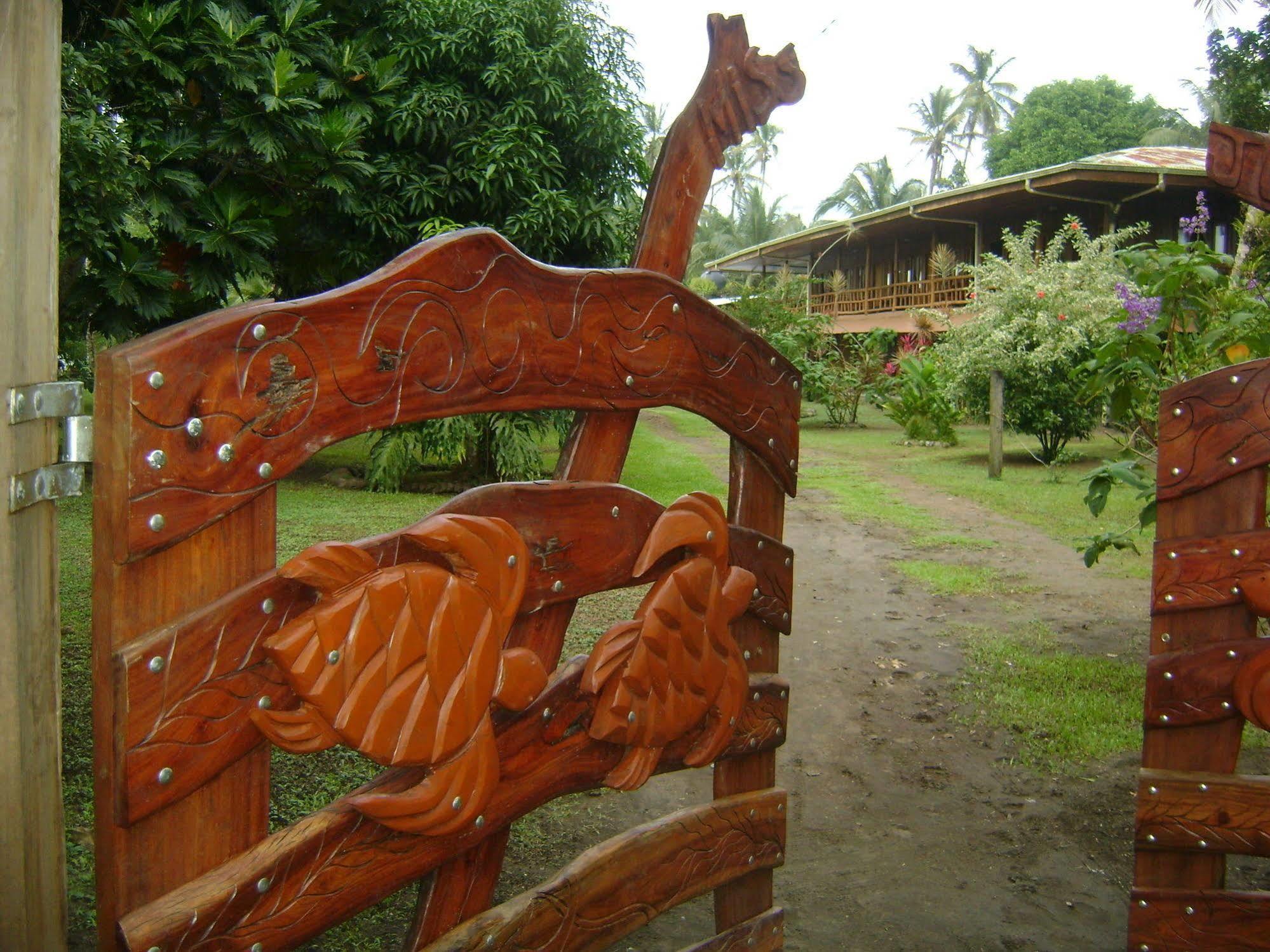 Miss Junies Lodge Tortuguero Exterior foto